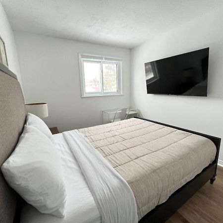 Letitia Heights !C Quiet And Modern Private Bedroom With Shared Bathroom Barrie Exterior foto